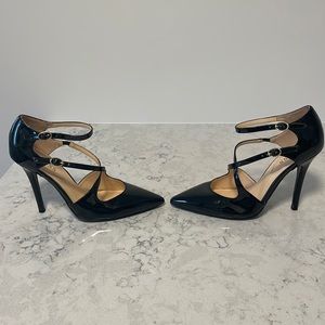 Guess t-strap pump